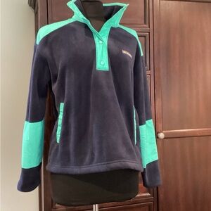 Columbia fleece two toned pullover in EUC Warm and Comfortable.
